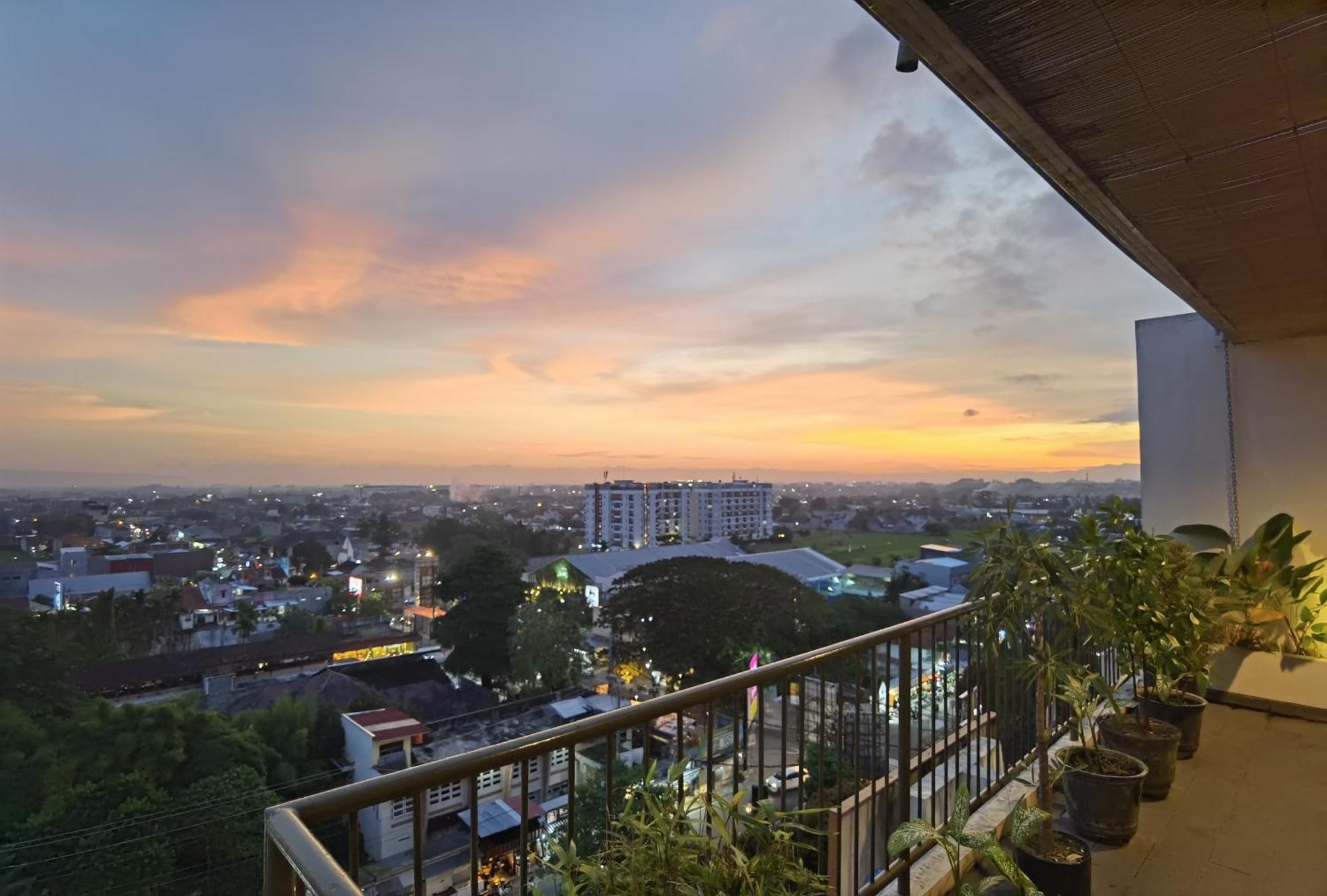 สวีท รูม ออน สติวเดนต์ พาร์ค อพาร์ตเมนต์ Aparthotel ยอกยาการ์ตา ภายนอก รูปภาพ